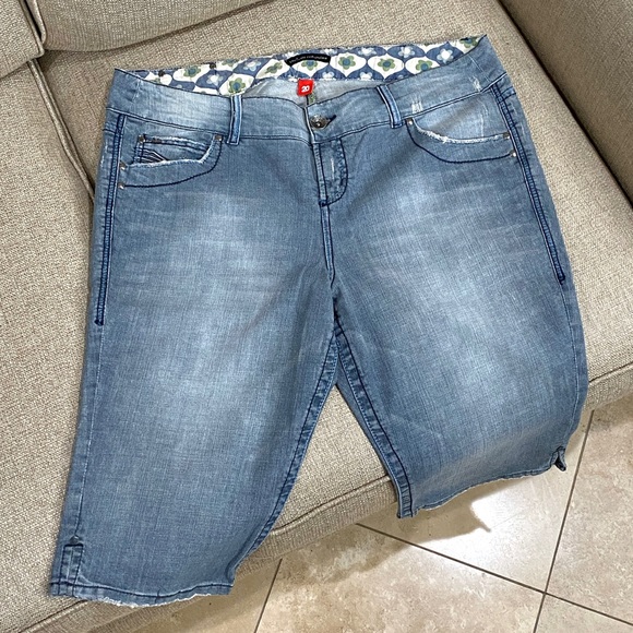 Free Style Revolution Bermuda Shorts - Picture 3 of 7